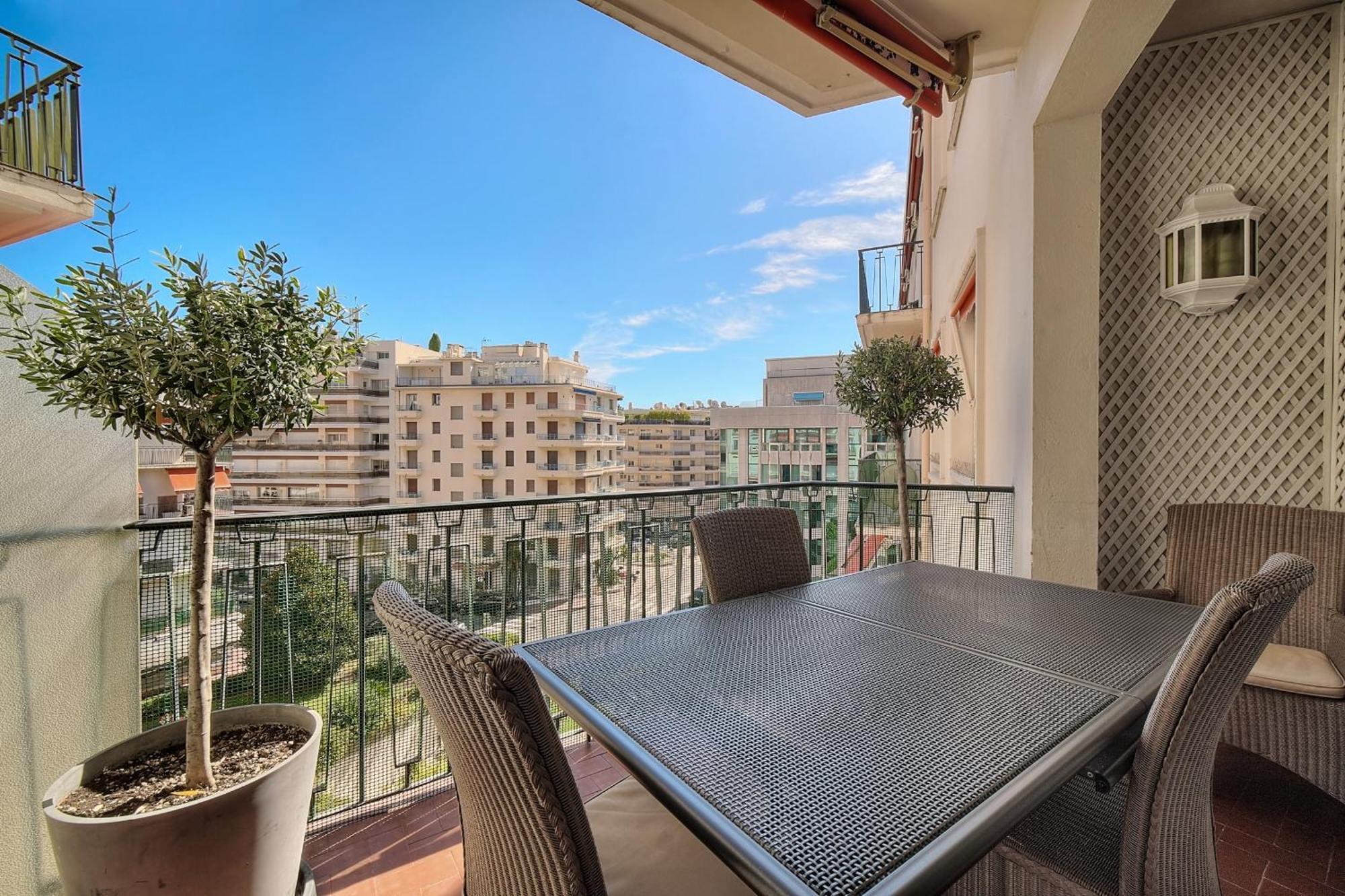 Ref 1482 - Back Croisette - For Rent *