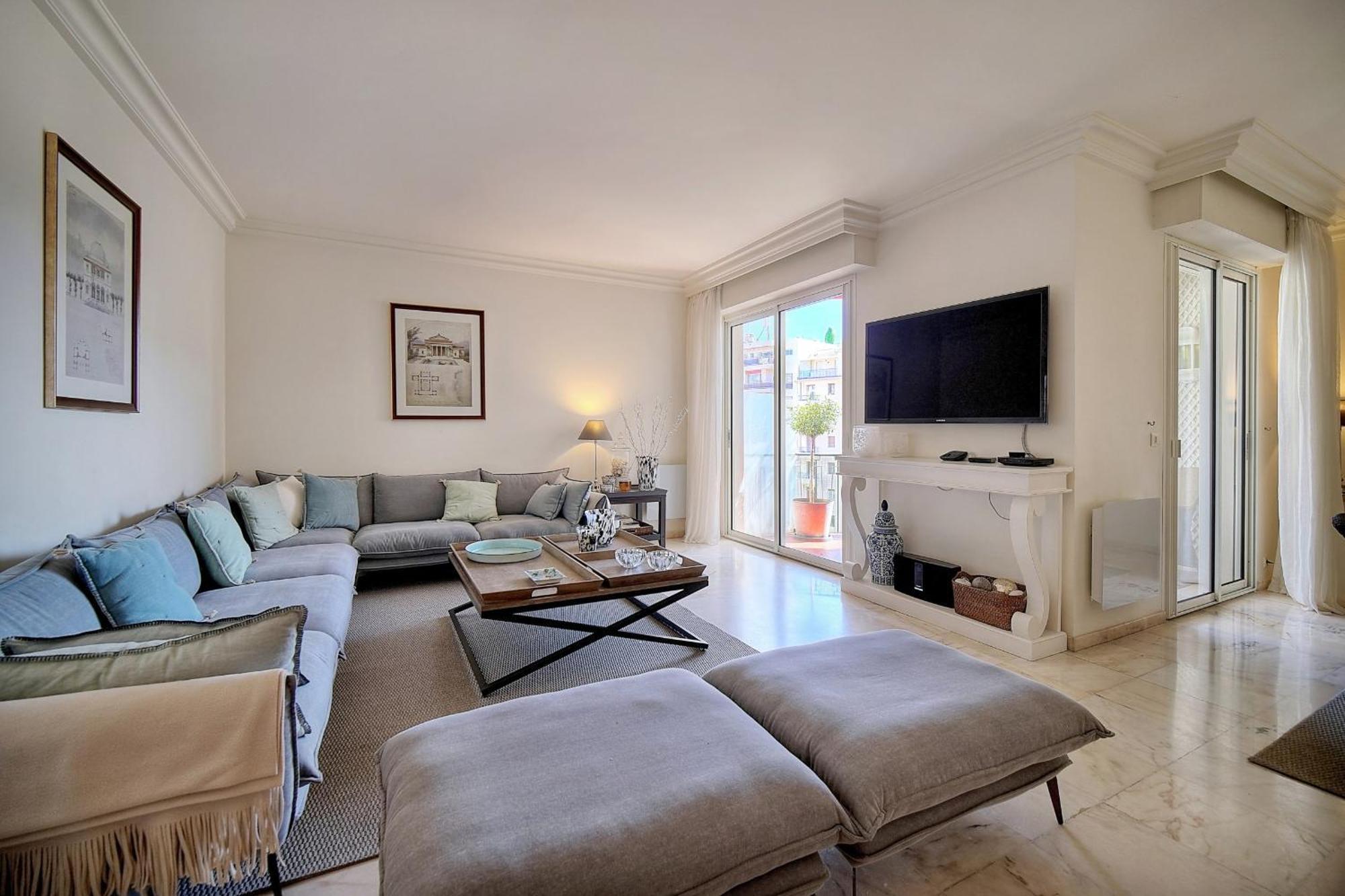 Ref 1482 - Back Croisette - For Rent * Cannes